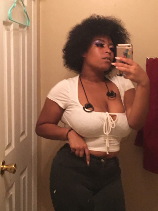 penny-theunicorn:Just out here looking scrumptious. Yw 