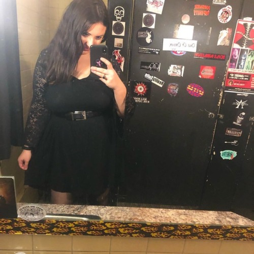 be the goth thot you wanted to be in middle school ⚰️ #sorryTravis #Illbeanormieoneday #jkprobnot  (at Roxy & Dukes Roadhouse) https://www.instagram.com/fallonedge/p/BsDpxRflIHP/?utm_source=ig_tumblr_share&igshid=yygsdbzxr3im
