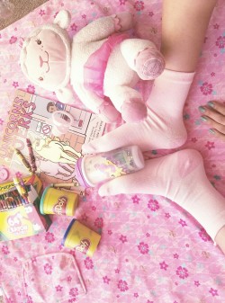 sunnywittledays:  Sockies and sippies