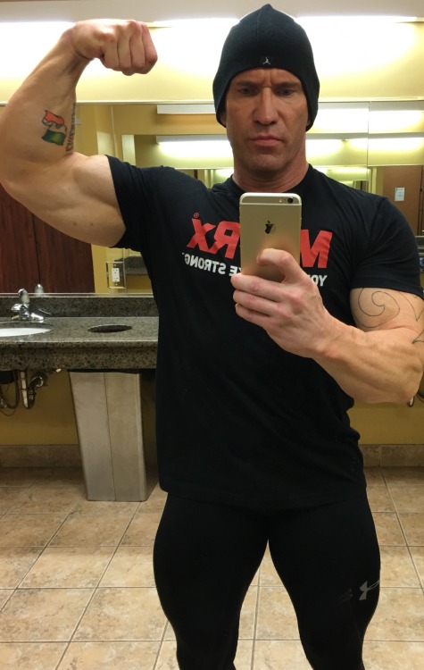 irishmusclegod:  At the gym and after the adult photos