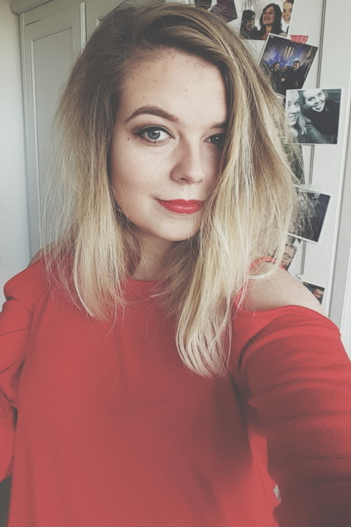 thanksliving:  red is a good colour 💄