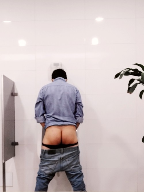 I Was Peeing When I Decided To Take Off My Pants And Show My Ass...