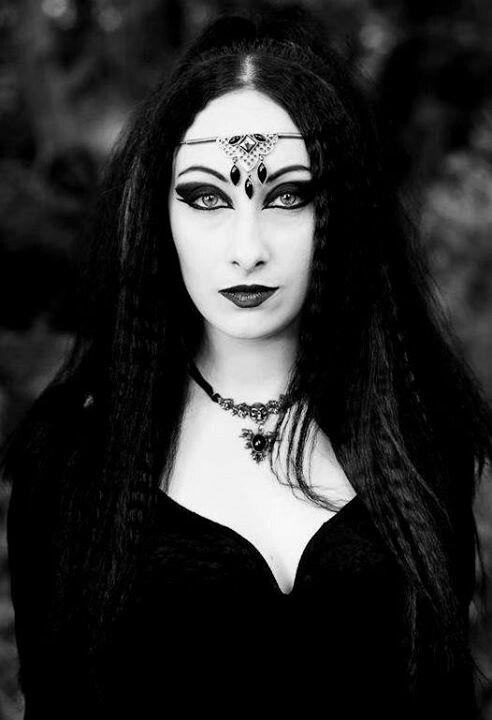 dark-beauties:  Dark beauty http://dark-beauties.tumblr.com/ 