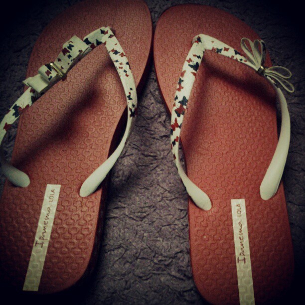 Chinelo novo haha #my #new #slipper #butterfly #redandblue #Ipanema #loop #home #today