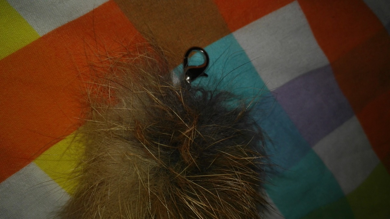 roussiethefoxfur:  Detachable Fox Tail Butt Plug Review!https://www.etsy.com/listing/225912198/tail-butt-plug-15-red-foxmature-custom