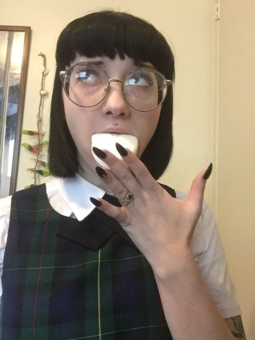 bbybettieb:I have a very naughty mouthGO VOTE FOR ME IN THE MANYVIDS BACK TO SCHOOL CONTEST~Don’t de