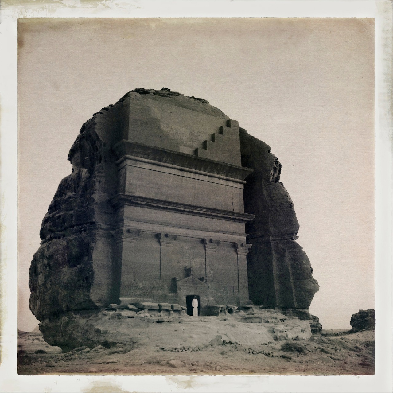 loverofbeauty:  John Stanmeyer:  Nebatean ruins of Mada’in Saleh  (Saudi Arabia,