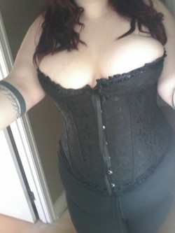 thickthighswillsavelives:  So i got a corset