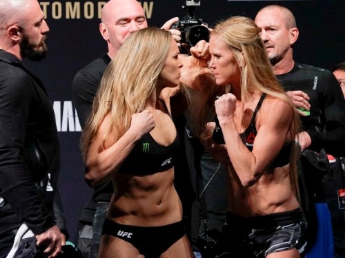 rondarouseyedmondtarverdyan: UFC193 weigh-ins Nov 14th 2015. Holly Holm puts her fist in Ronda&rsquo