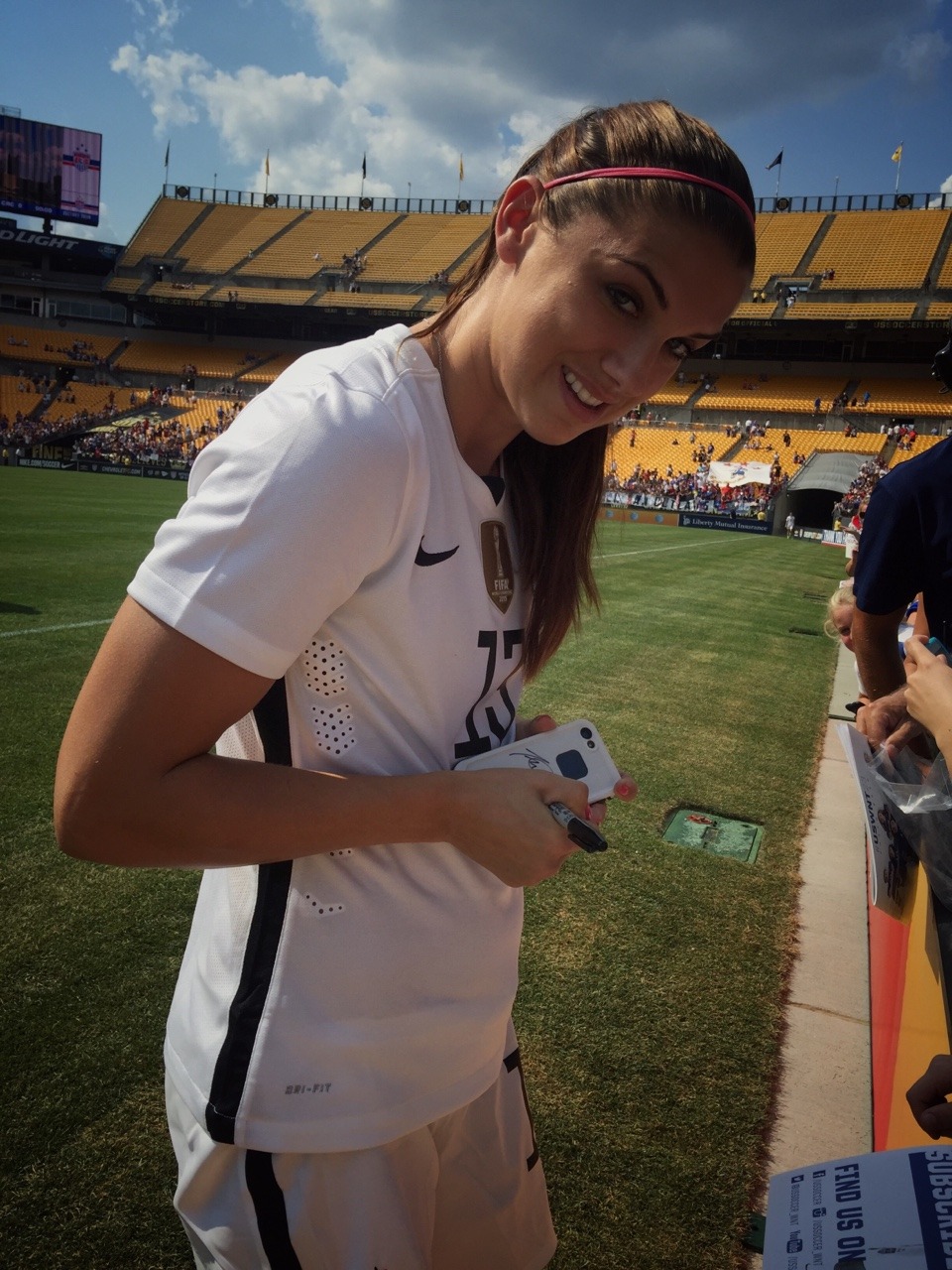 envybros:  babesboobsandbbqsauce:  Oh my lanta. Alex Morgan is making me be feel