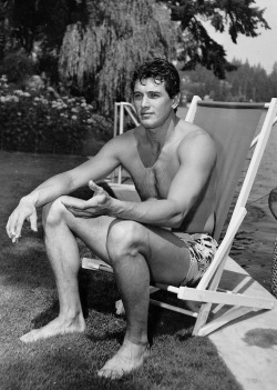 ruggerdan: mea-gloria-fides: Rock Hudson at Lake Oswego, Oregon, US, c. 1950.   He was a total stud. 