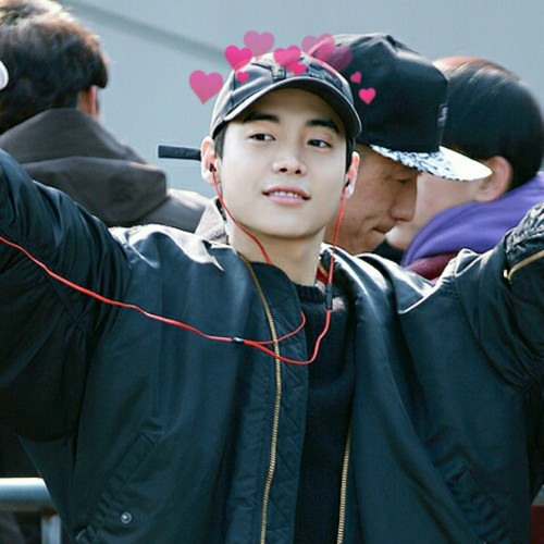 jaewonandonly:  everyone needs jaewon w/ hearts