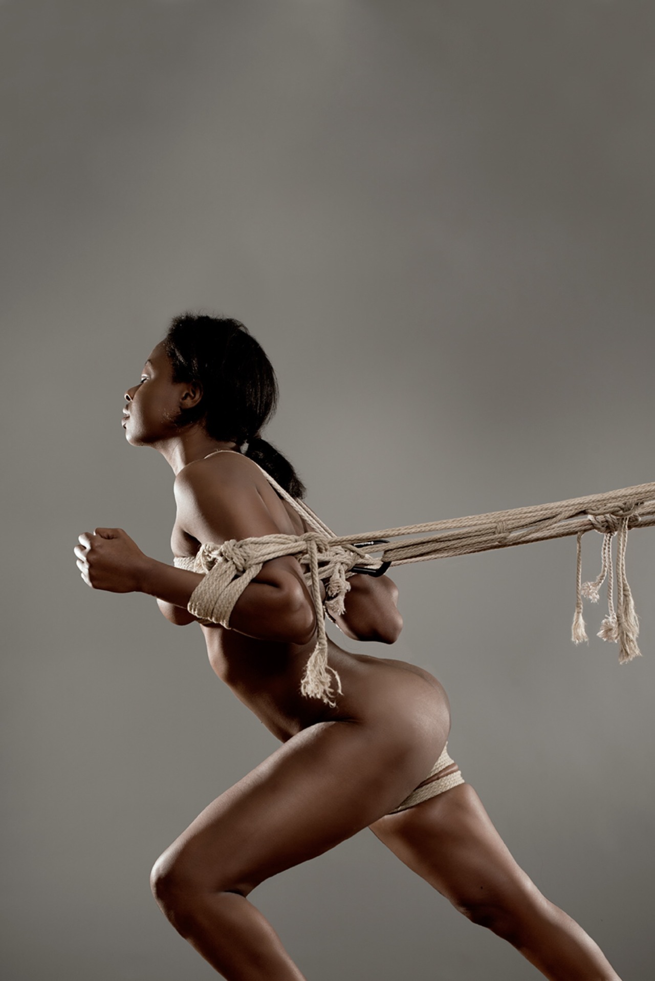 lameilleurrr:  The art of rope tying at its best!!! Photog: is @darkartsphoto