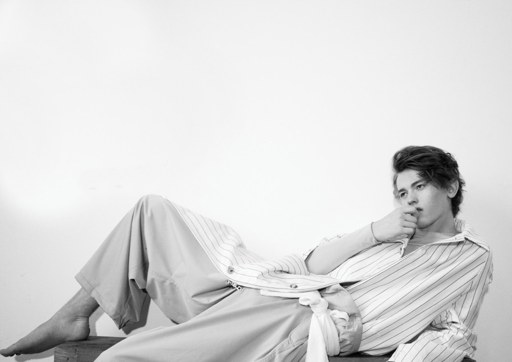manniskorarkonstiga:    Robbie McKinnon photographed by Winter Vandenbrink and styled