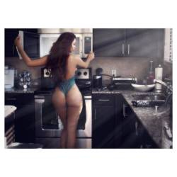 thegrocerylista1:  #topnotch_baddies  Featured model @zeliamilan