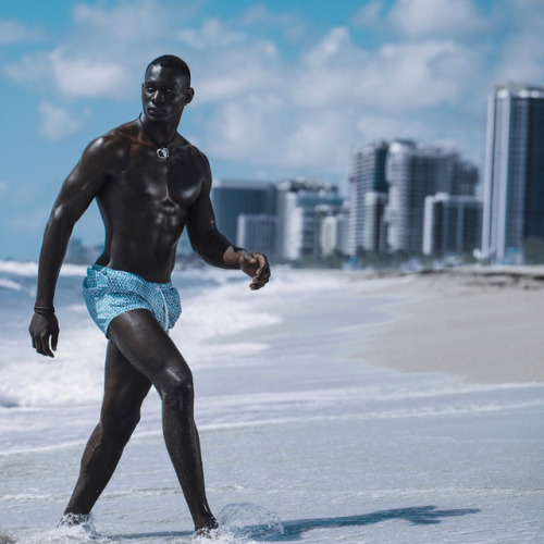 SUN KISSED photography of Zavier De'Angelo @zavierdeangelo —— #zavierdeangelo #sunkissed #blackman 