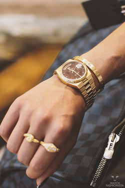 watchfashionista:  All gold everything.