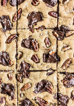 sweetoothgirl:Salted Chocolate Chunk Blondies   Well, now I want some of these 🤤🤦🏼‍♂️😂