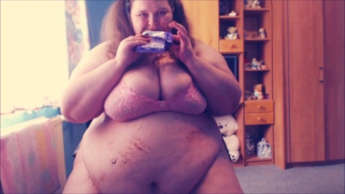 Porn czechfeedee:    Fat ssbbw  love messy eating photos