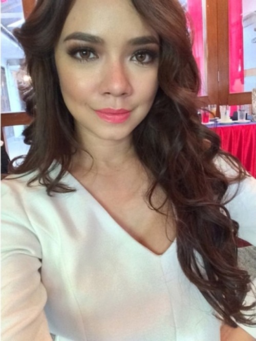 satuharidihariraya: Nora Danish VS Kristin Kreuk (Small Ville)mirip