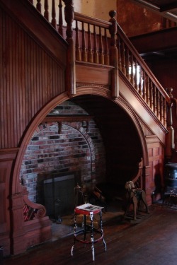 sweetestesthome:  Fireplace under the stairs.Click