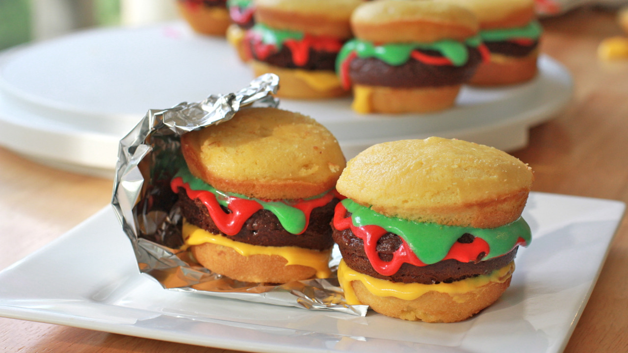 foodffs:  “Burger” CupcakesReally nice recipes. Every hour.Show me what you cooked!