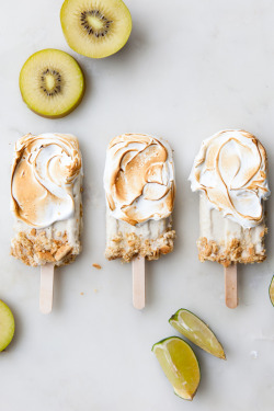 sweetoothgirl:    Kiwi Lime Pie Popsicles