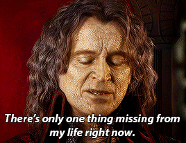 golden-rumbelle:belle trying to be understanding + rumple throwing her offlacey vs. heroes and villi