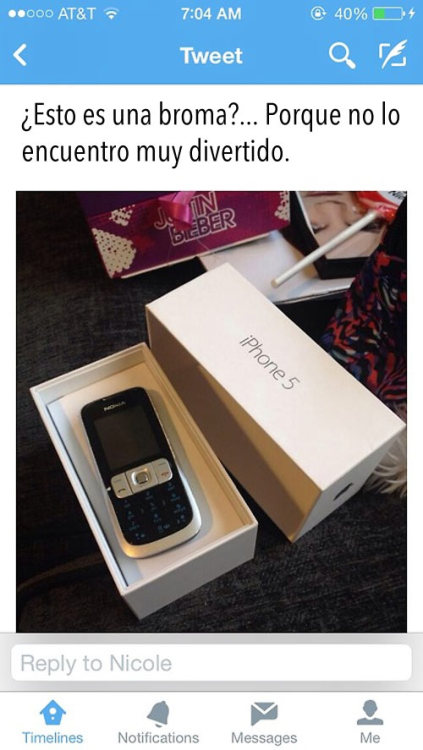risasinmas:  La broma del regalo del iPhone 5