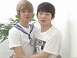 iseuli:  their hands keep returning to the same place (╯°□°）╯︵ ┻━┻