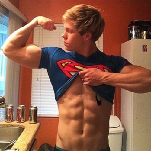 Porn photo itsflyinglikeadragon:  He had found the superman