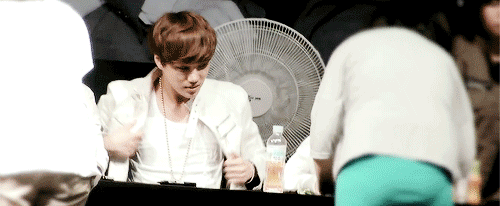 kxixrrhea:  i have never in my life seen kai struggle to take an article of clothing