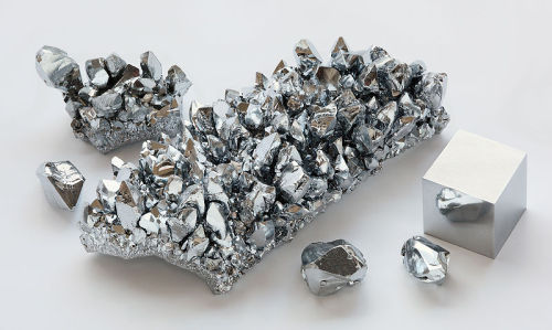 materialsscienceandengineering:High purity chromium crystals. Source. 