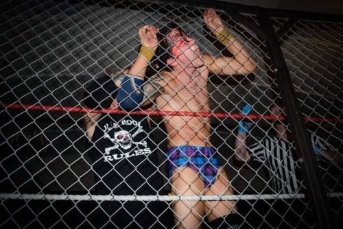 DANNY GOLD (JOBBER) DESTROYED  BY VETRON {HEEL) BOB BARRATT IN A HARDCORE CAGE MATCH LAST MONTH