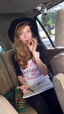 psychedelic-freak-out:  Blunt smokin and joint rollin on this lovely afternoon