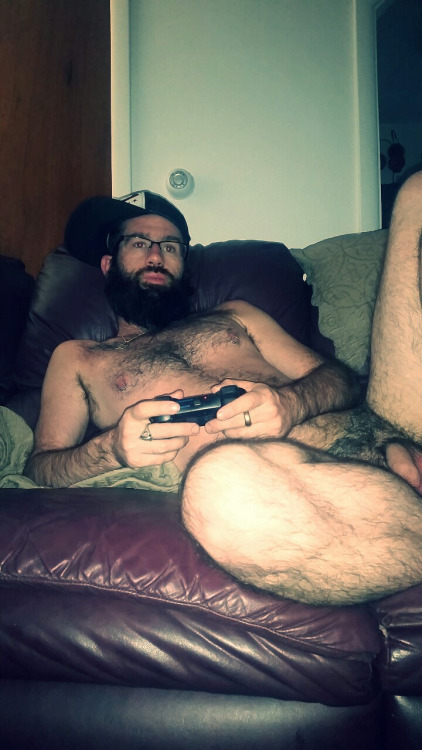 guyswithiphones-nude:  almostcrying:  It’s my day off!!!!!! Recharging and relaxing… http://ift.tt/1bHkUpB