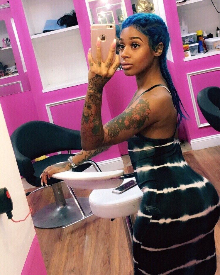 1pinkbitch:  Blue bitch 🚹