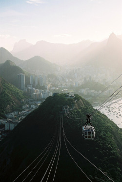 leebarguss:  Cable Car, Rio de Janeiro -