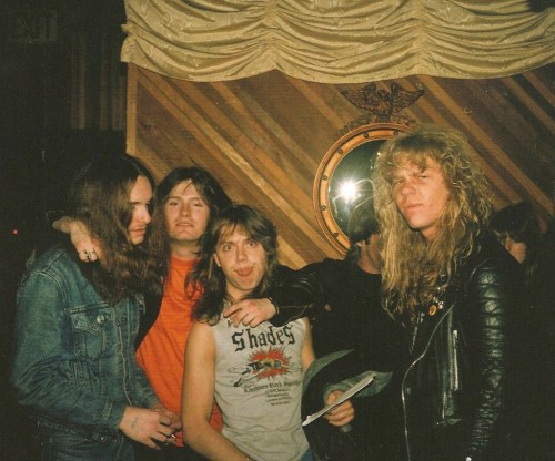 the-young-metal-attack: Outside Ruthies Inn, the guys from Metallica with Gary Holt (Exodus) on his 