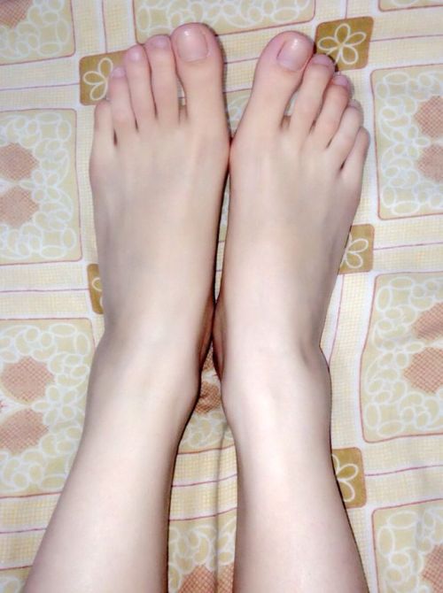 urethra-abuse: 美美的 嫩脚