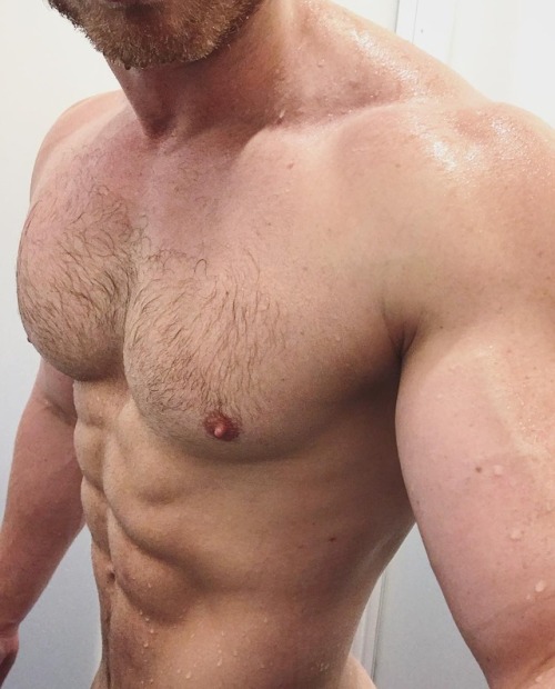 nicephysiques:  Matthew Hanham (@matthanham)