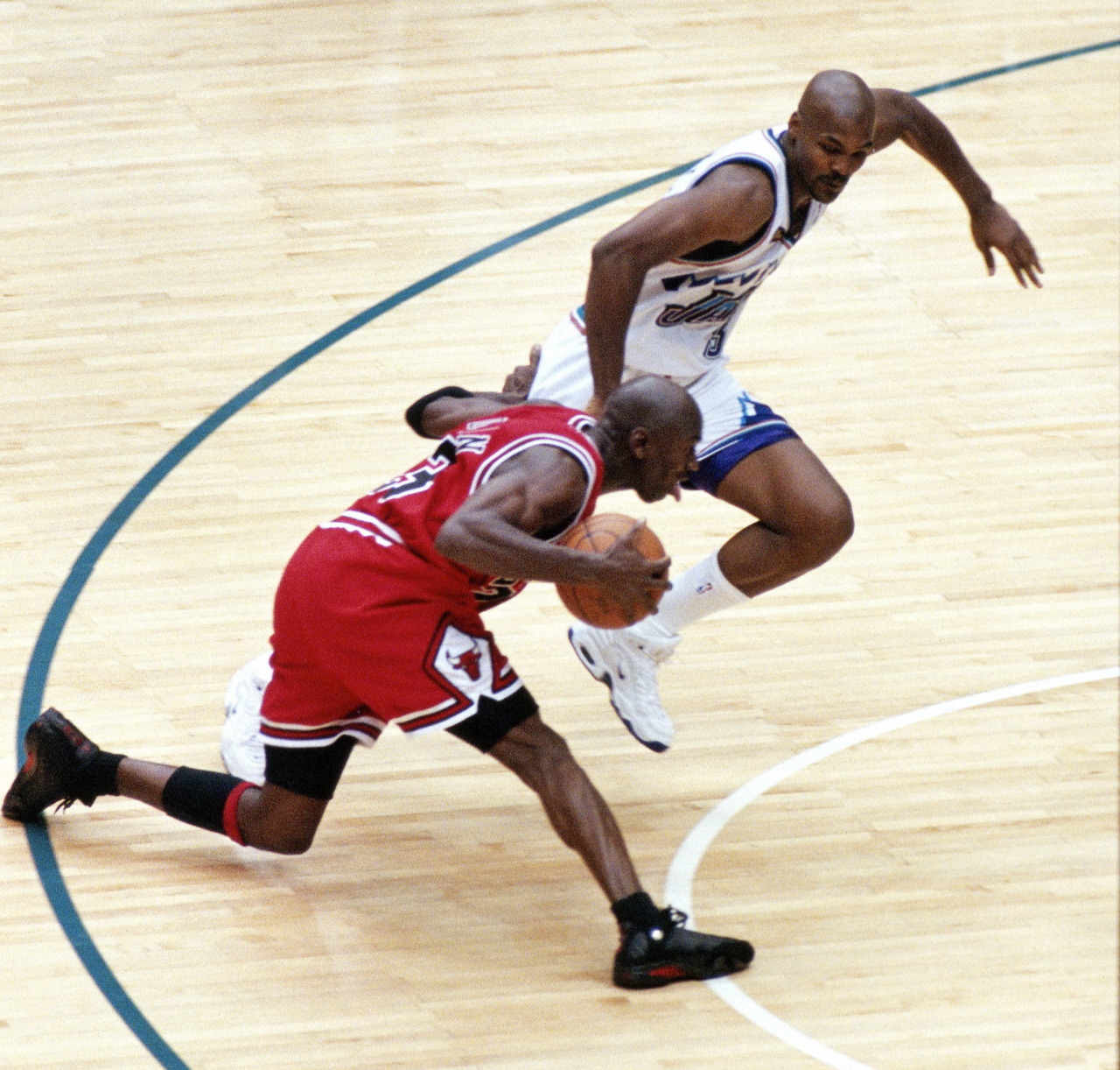 lovingbasketball:  Game winner over Byron Russell