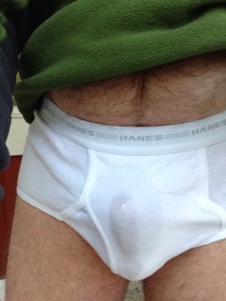 briefs6335:  Oops had to pee  SO DAMN HOT!!!!