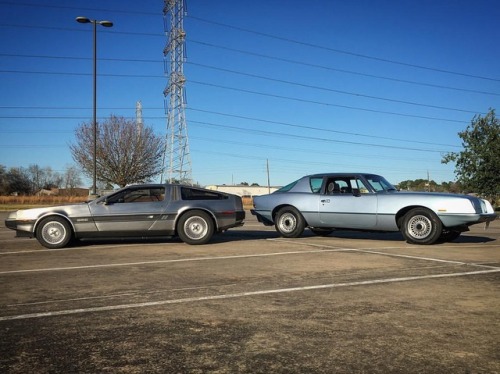 Hers n his #delorean #avanti #dmc #studebaker #hisandhershttps://www.instagram.com/p/BrbW64YnZ6D/?