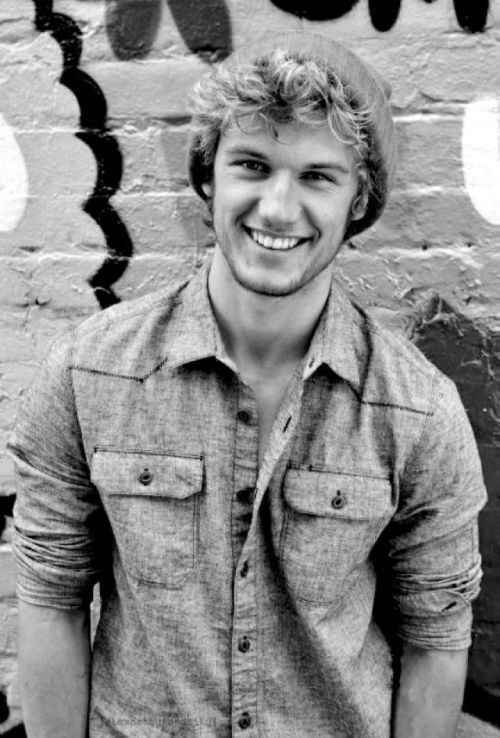 justlaryssia:  Alex Pettyfer is PERFECT!!! 