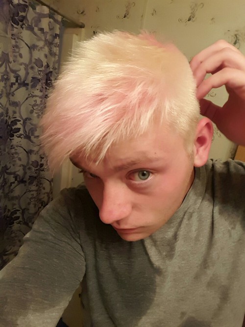 bonersniper:  bonersniper:  Bleached.  The P!nk refuses to die.    Kind of sad I didn’t keep this