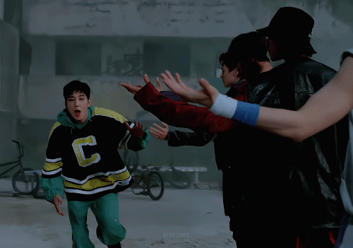LEFT & RIGHT M/V