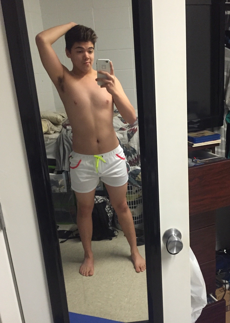 onelonelydinosaur:  I got new shorts lol