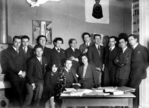 lapitiedangereuse - Le Surrealist group 1924 - Baron, Queneau,...