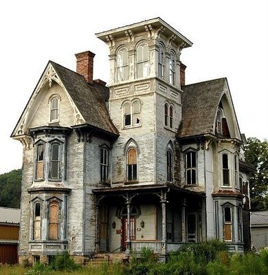 steampunktendencies:  Victorian Style Houses    N something different